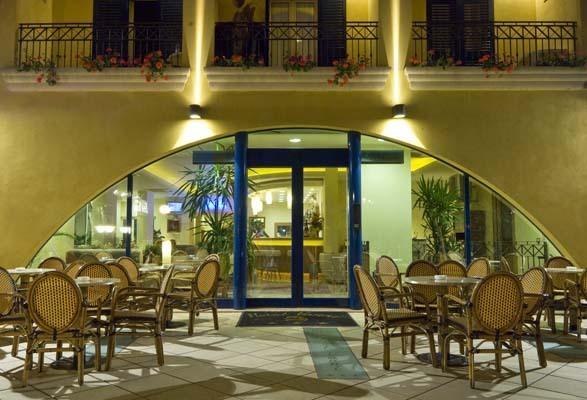 Hotel Vanni Misano Adriatico Exterior foto